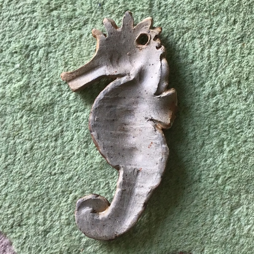 Pottery seahorse wall hanging - Picture 2 of 5